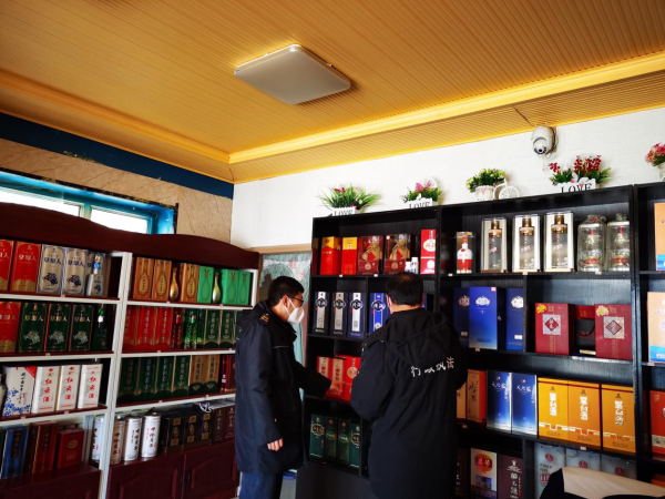新右旗市場監管局（知識產權局）開展酒類市場打假治劣專項執法行動 凈化酒類經營環境